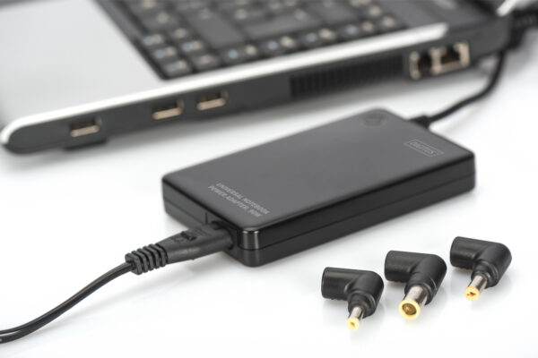 DIGITUS Universal Car Notebook Charger - 90W